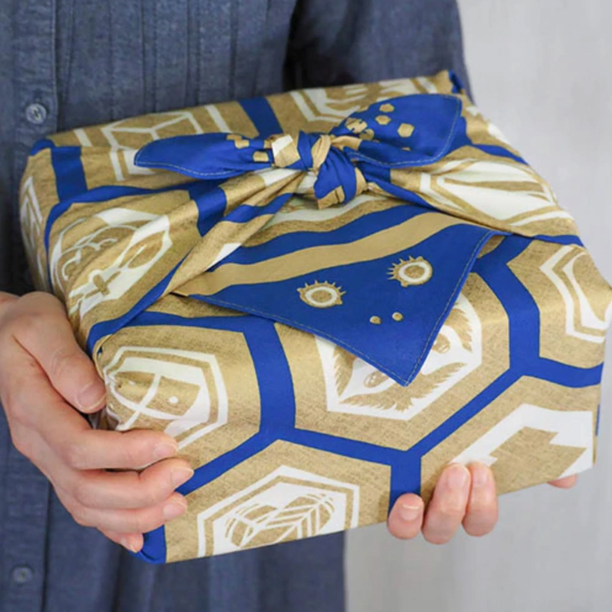 Furoshiki Cotton Wrap - Cochae Collab Tortoise Shell Crest 70x70cm - Image 3