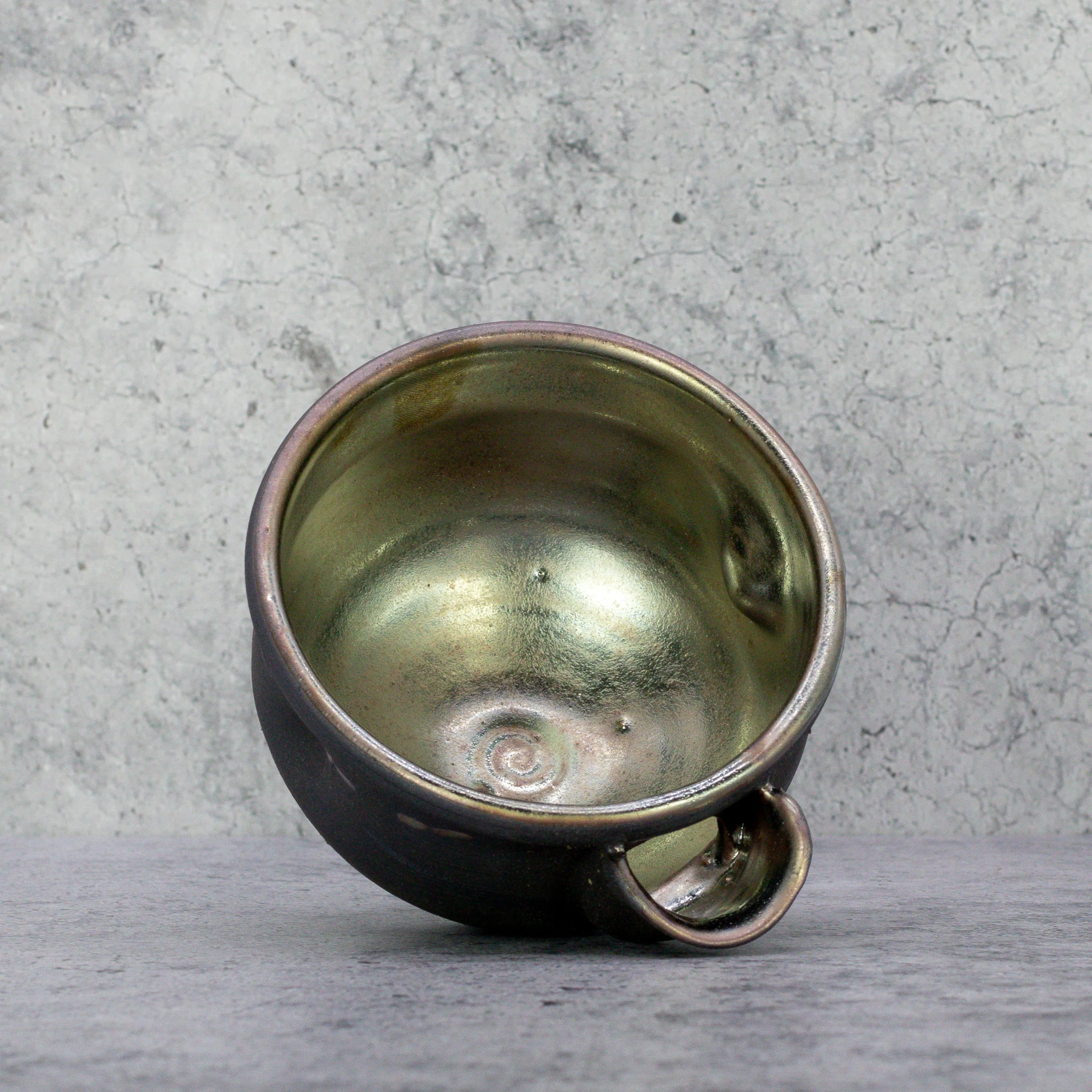 Kousai Handmade Ceramic Shigarakiware Cold Sake Flask 250ml - Image 2