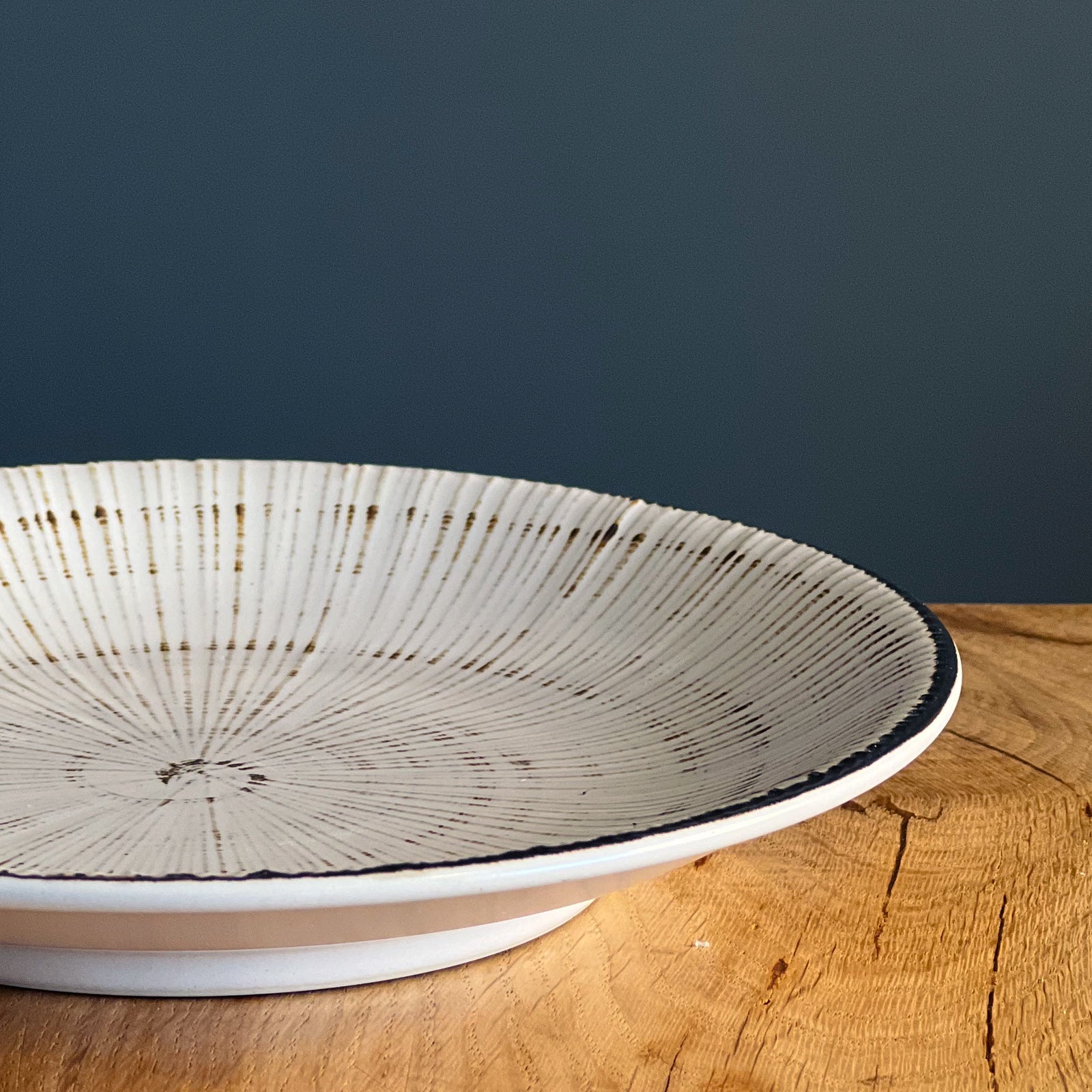 Small White Showa Seito Round Plate 180mm - Image 4